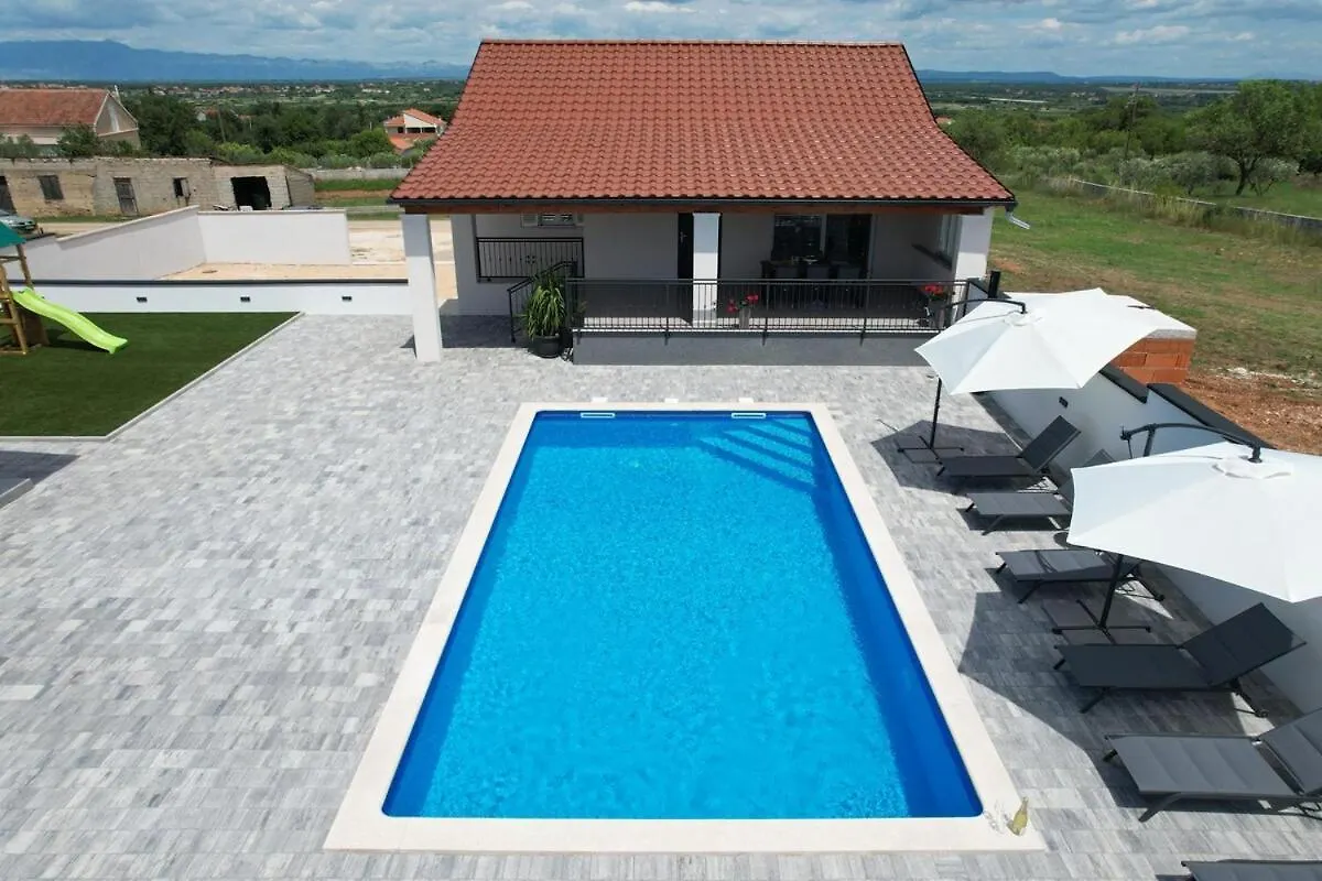 Villa Ante With Private Pool Donje Rastane