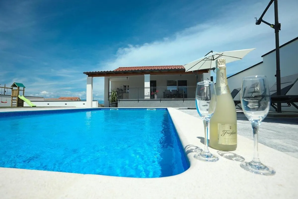 Villa Ante With Private Pool Donje Rastane クロアチア