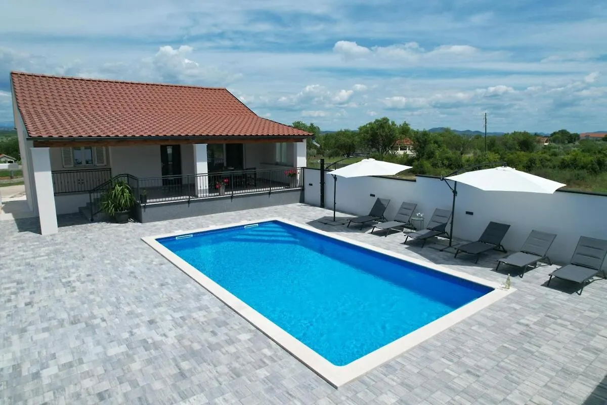 Villa Ante With Private Pool Donje Rastane クロアチア